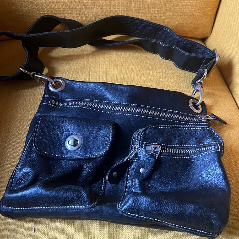 BOGO Vintage Roots Crossbody bag in Black